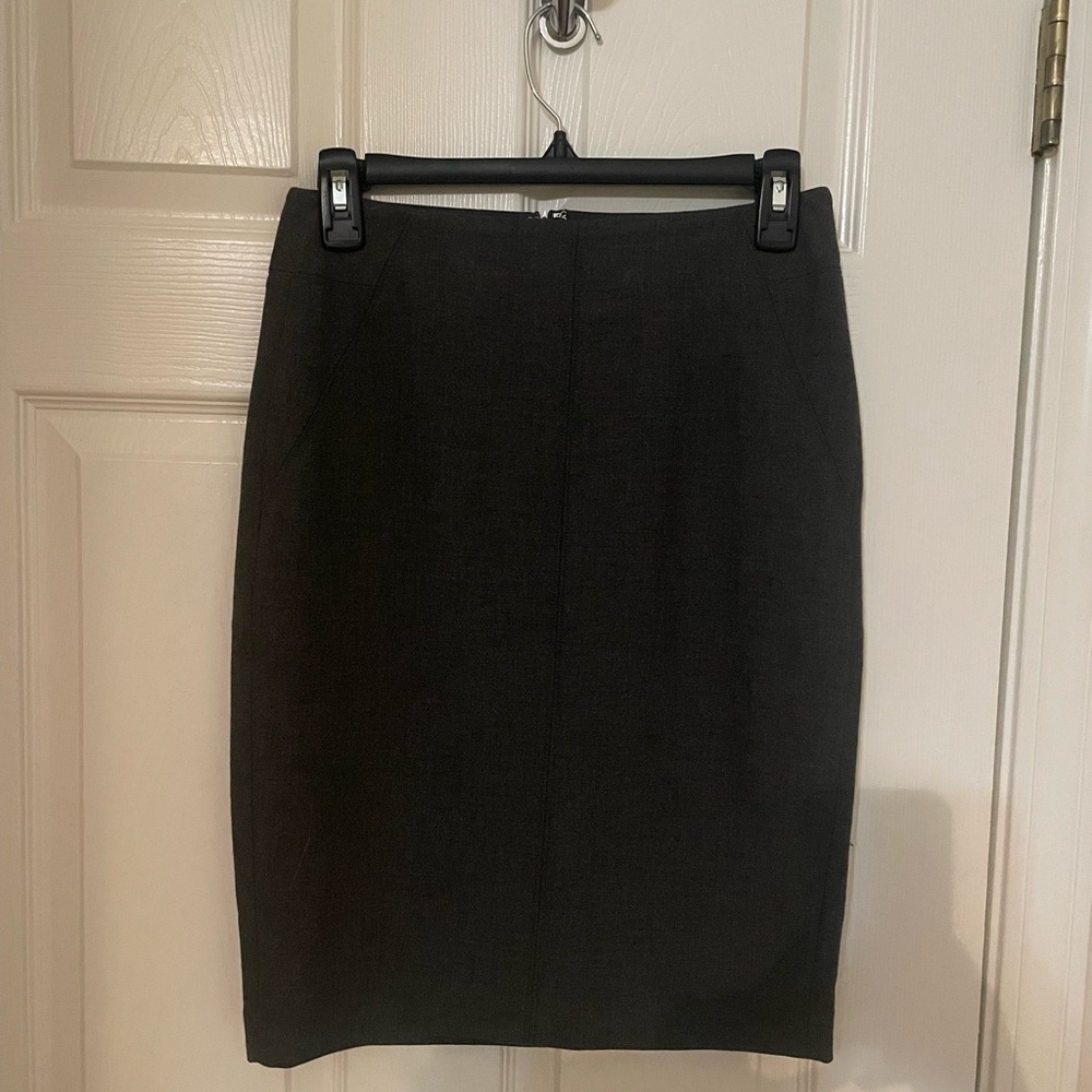 LOFT DARK GRAY PENCIL SKIRT - size 00